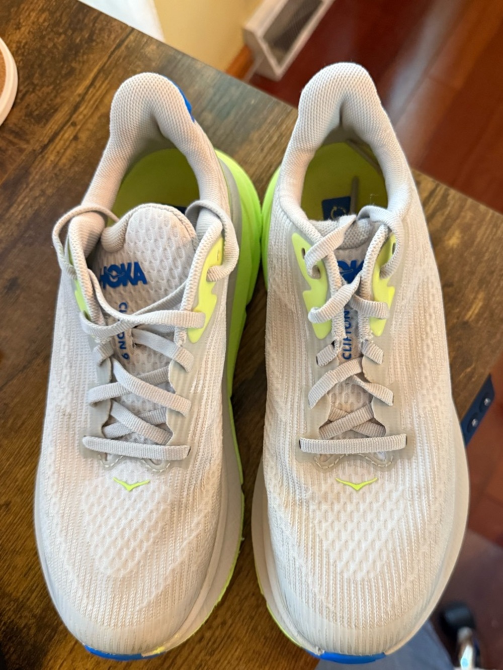 Kid’s Hoka Clifton 9 running shoes in a grey, cobalt blue, neon yellow, sz 4.5 - Picture 7 of 9